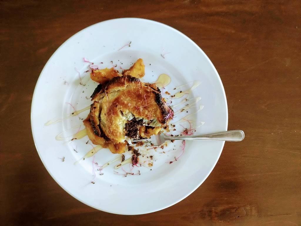 Pub Sir John Abbott | restaurant | 258 A Route du Long-Sault, Saint-André-dArgenteuil, QC J0V 1X0, Canada | 5798878400 OR +1 579-887-8400