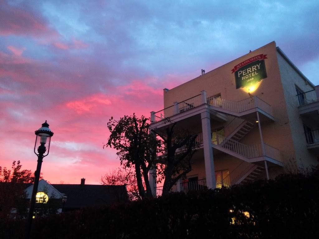 Staffords Perry Hotel | restaurant | 100 Lewis St, Petoskey, MI 49770, USA | 2313474000 OR +1 231-347-4000