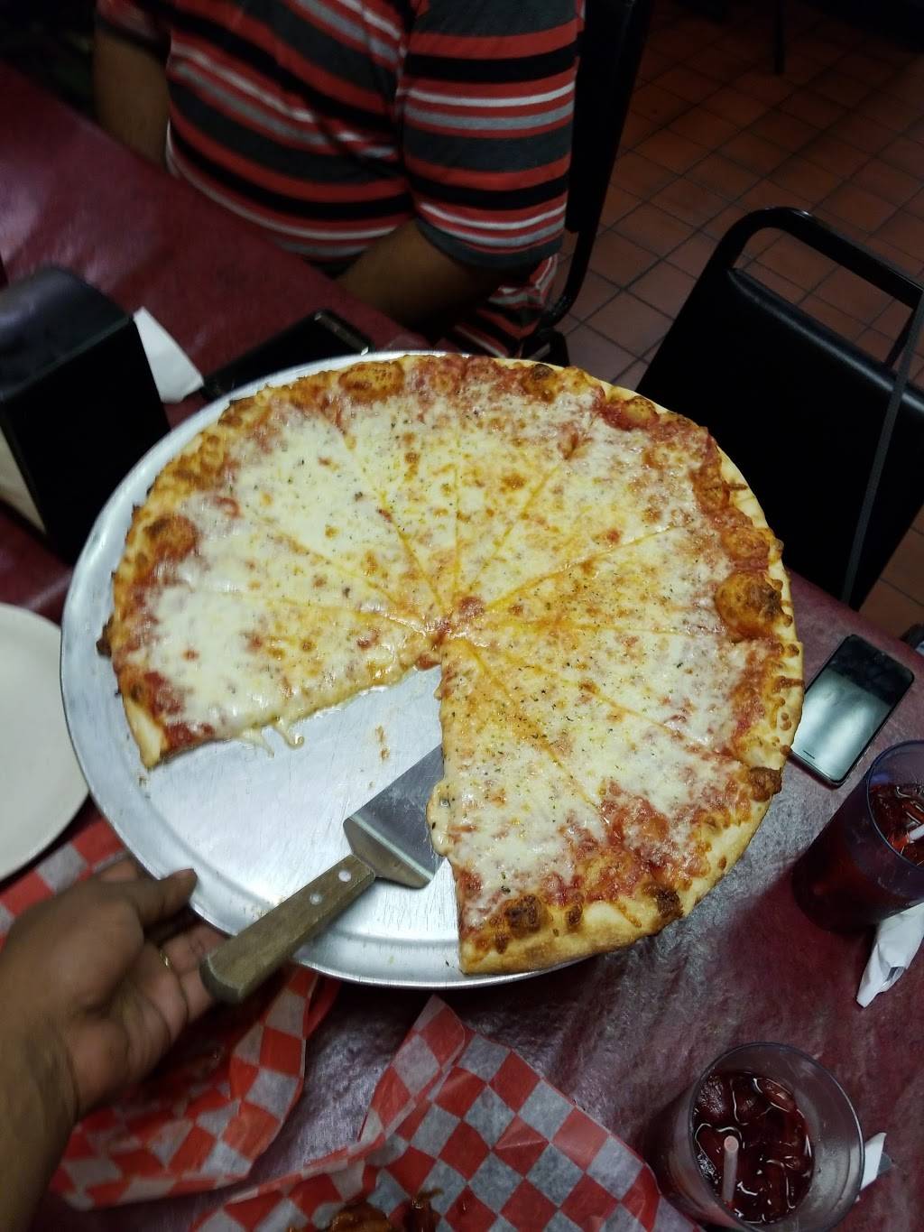 Pizza Mans Pizza | restaurant | 9 S Jefferson St, New Castle, PA 16101, USA | 7246580333 OR +1 724-658-0333