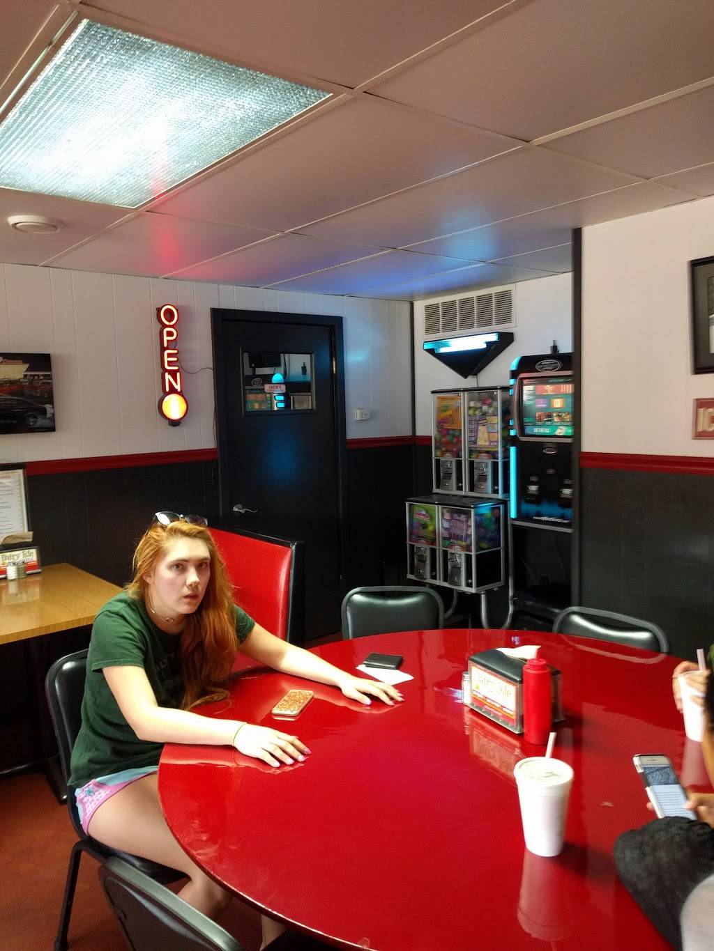 Dairy Isle & Grill | restaurant | 502 W Main St, Steelville, MO 65565, USA | 5737755388 OR +1 573-775-5388