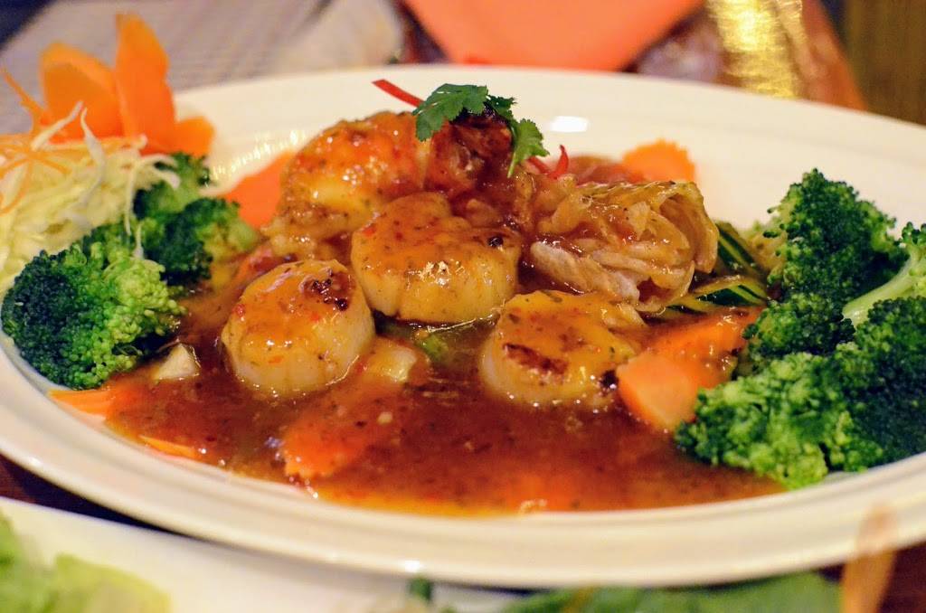 Tuptim Thai And Sushi Restaurant | restaurant | 5907 Roosevelt Blvd #700, Jacksonville, FL 32244, USA | 9046190406 OR +1 904-619-0406