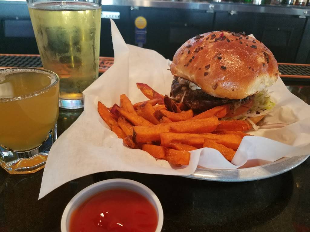 Charlies Stars and Stripes | restaurant | 296 N 2nd Ave, Upland, CA 91786, USA | 9099812411 OR +1 909-981-2411