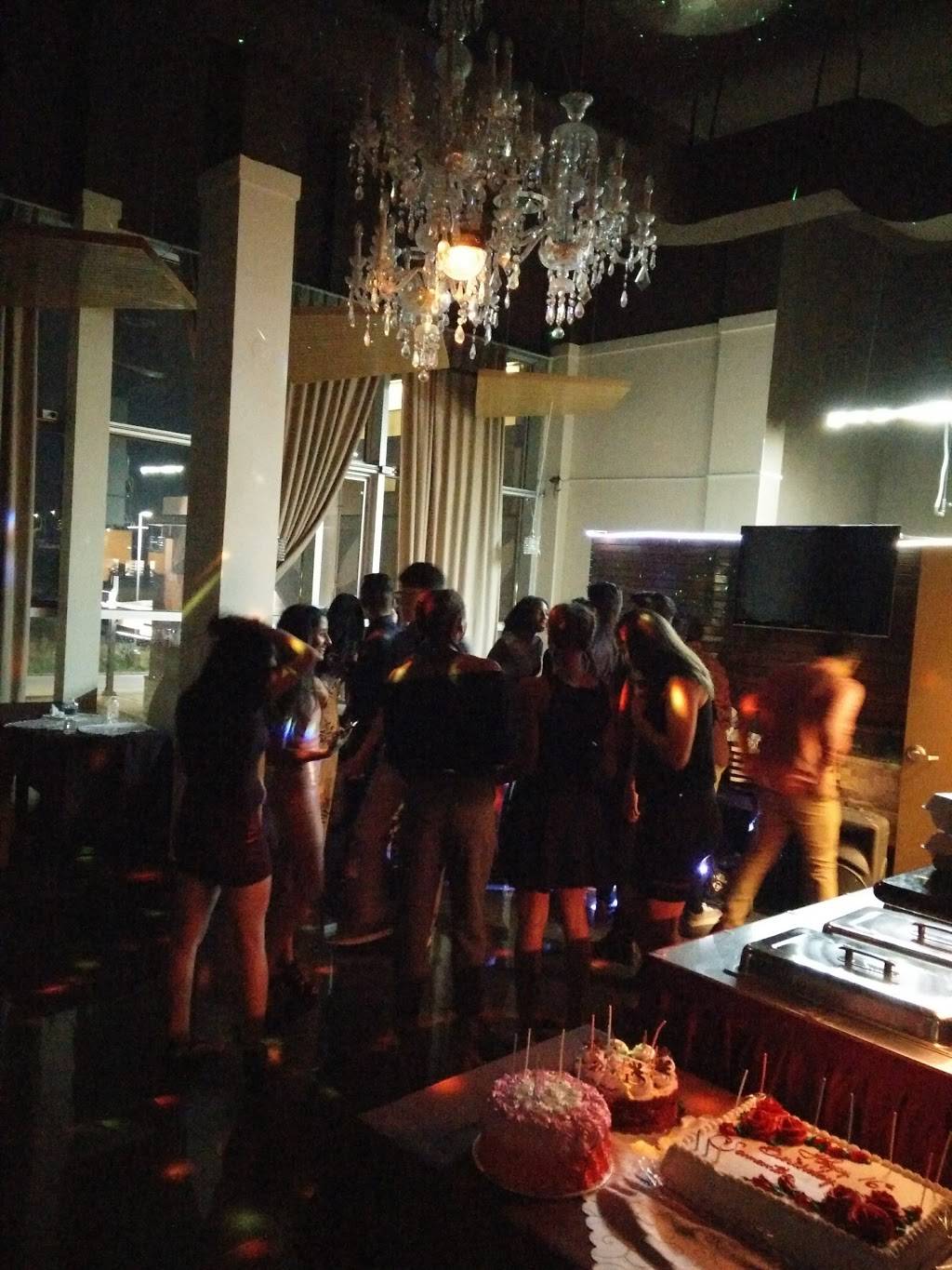 Hot Wings Chinese Restaurant | restaurant | 1055 Canadian Pl #115, Mississauga, ON L4W 0C2, Canada | 4166200888 OR +1 416-620-0888