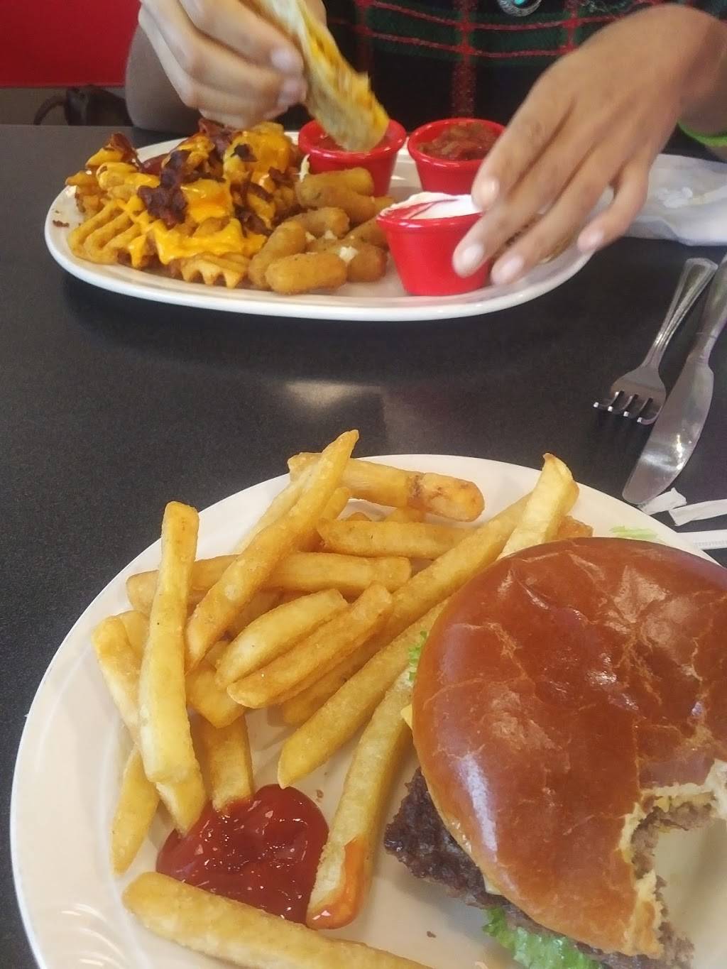 Friendlys | restaurant | 1115 S College Ave, Newark, DE 19713, USA | 3023698911 OR +1 302-369-8911