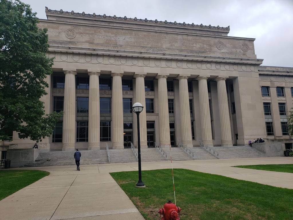 Chicago Reds Windy City Hot Dogs | restaurant | 312 S State St, Ann Arbor, MI 48104, USA | 7347616000 OR +1 734-761-6000