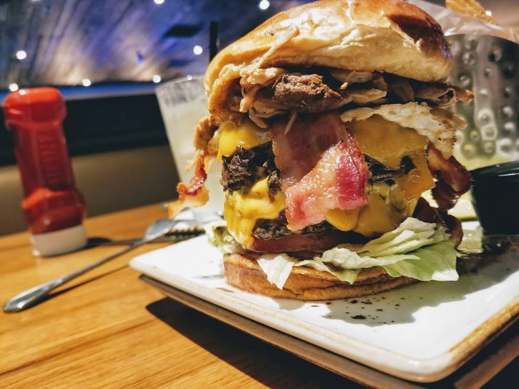 B-LUX GRILL & BAR | restaurant | 1481 Wisconsin Dells Pkwy, Wisconsin Dells, WI 53965, USA | 6082547999 OR +1 608-254-7999