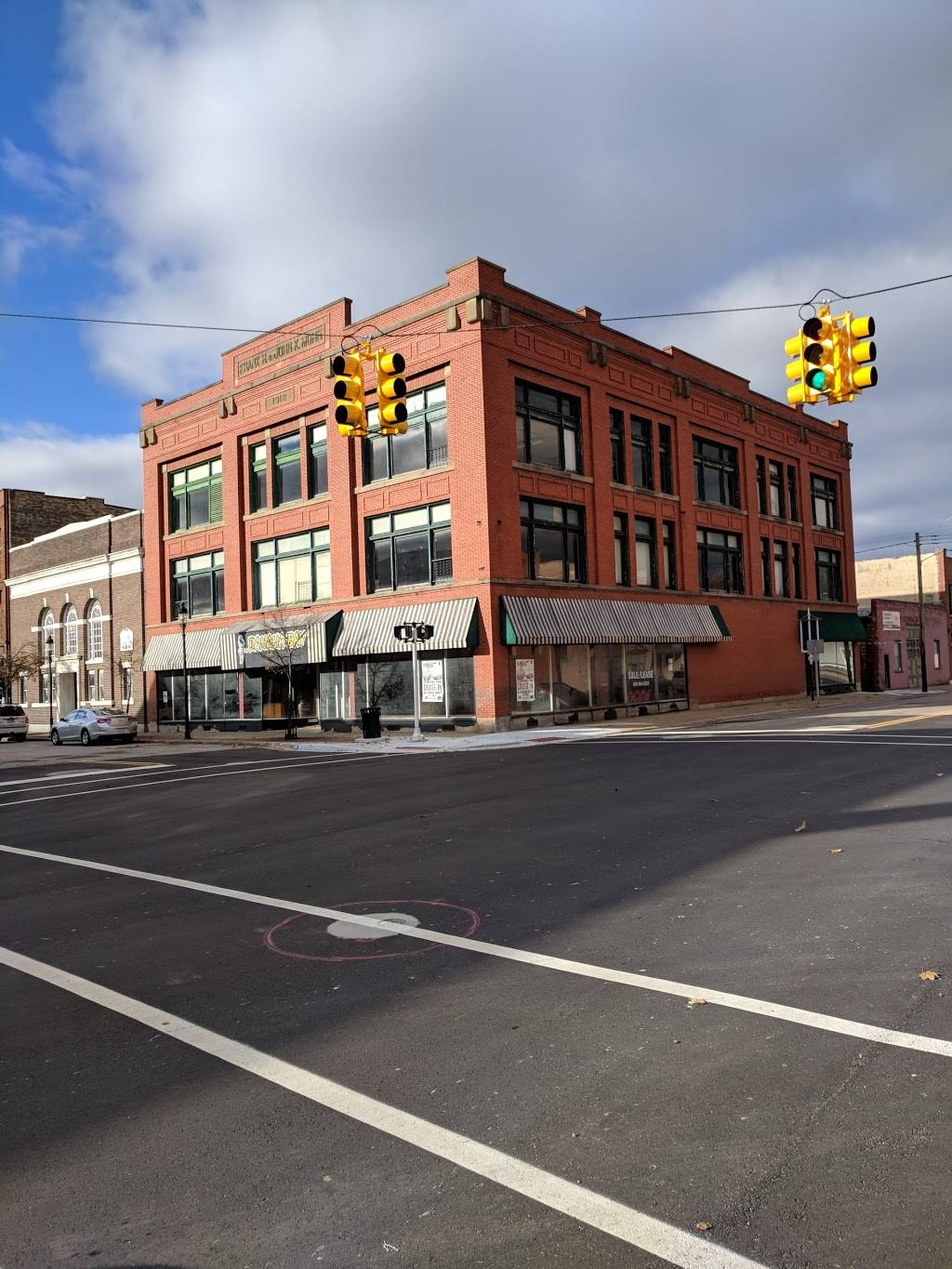 Rathskeller Food & Spirits | restaurant | 600 E Midland St, Bay City, MI 48706, USA | 9898920621 OR +1 989-892-0621