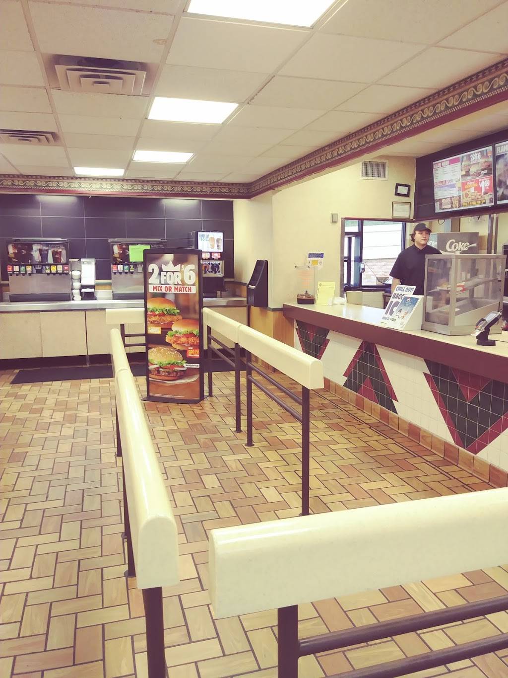 Burger King | restaurant | 711 N Memorial Dr, Green Bay, WI 54303, USA | 9204946975 OR +1 920-494-6975