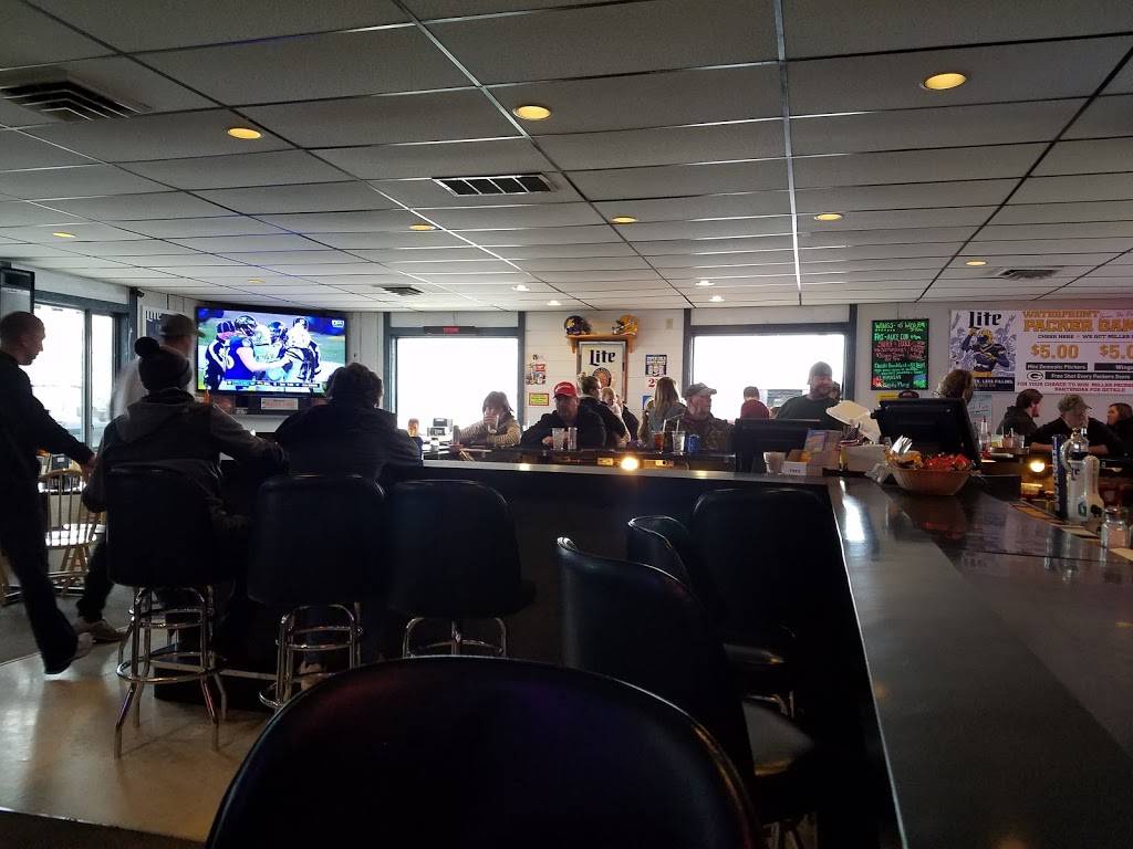 Waterfront Bar & Grill | restaurant | 215 N Main St, Kewaunee, WI 54216, USA | 9203880505 OR +1 920-388-0505
