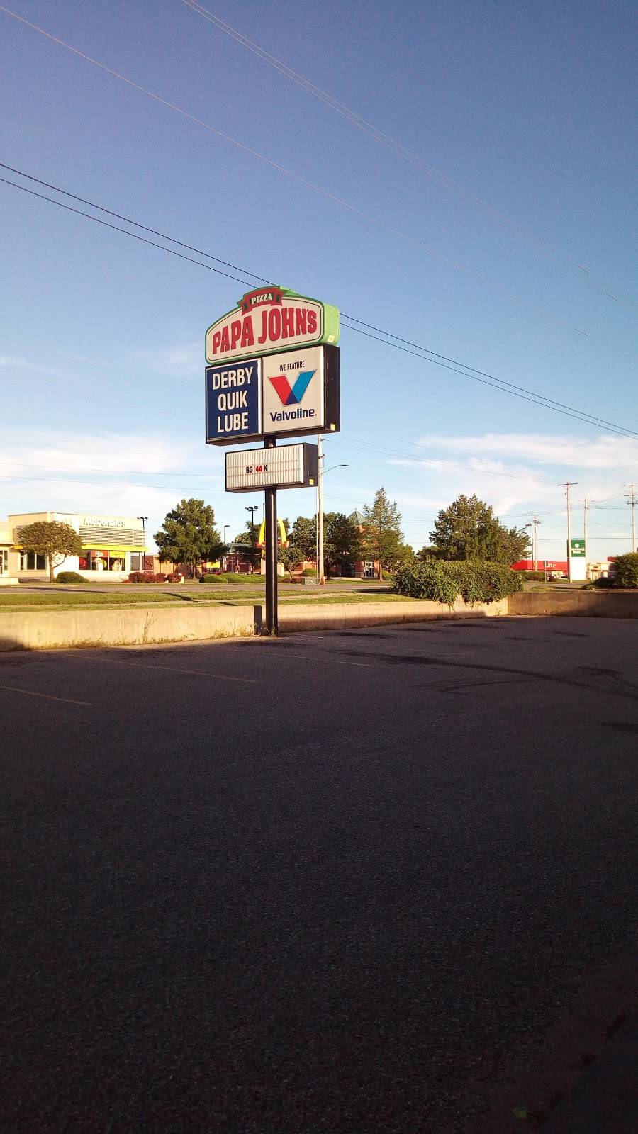 Papa Johns Pizza | restaurant | 625 N Rock Rd, Derby, KS 67037, USA | 3167887272 OR +1 316-788-7272