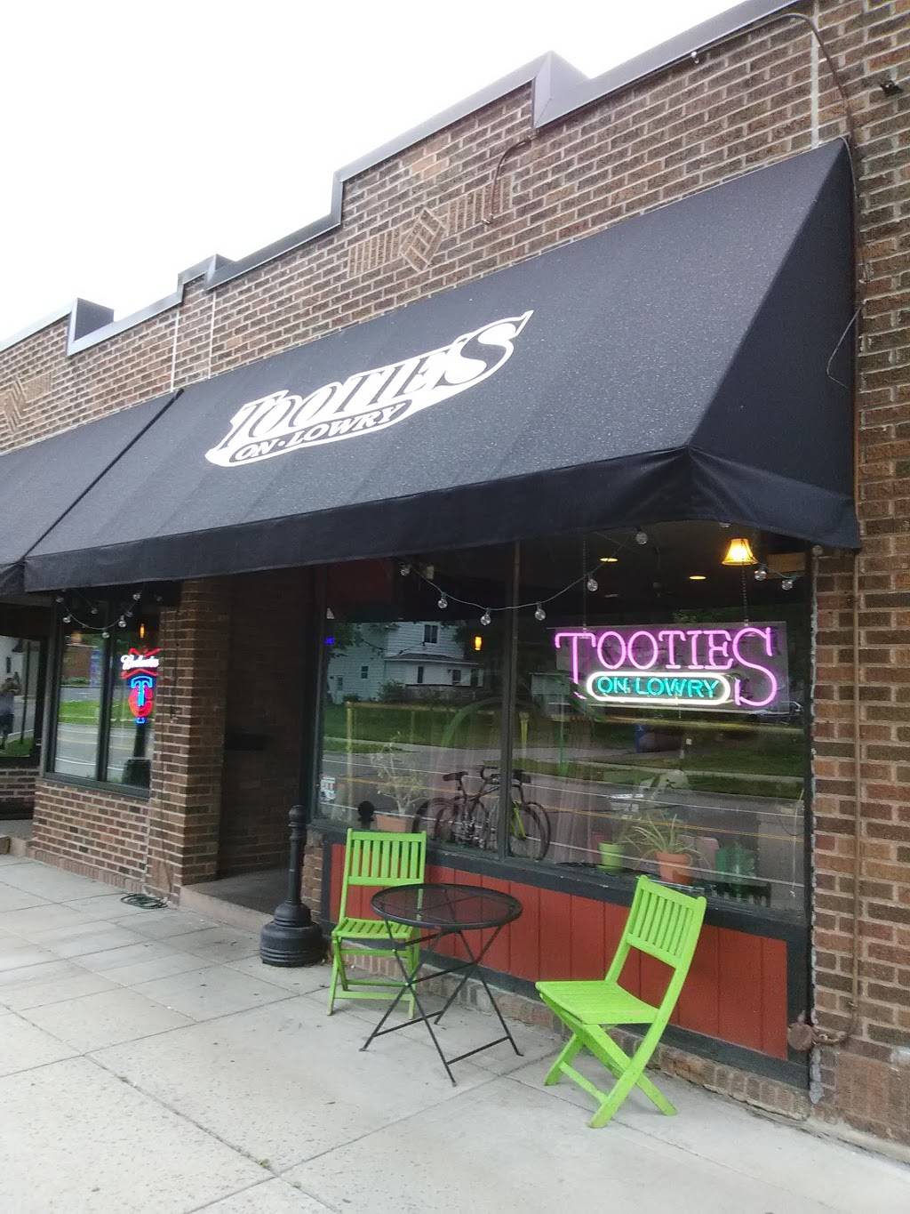 Tooties On Lowry | restaurant | 2706 Lowry Ave N, Minneapolis, MN 55411, USA | 6125290200 OR +1 612-529-0200