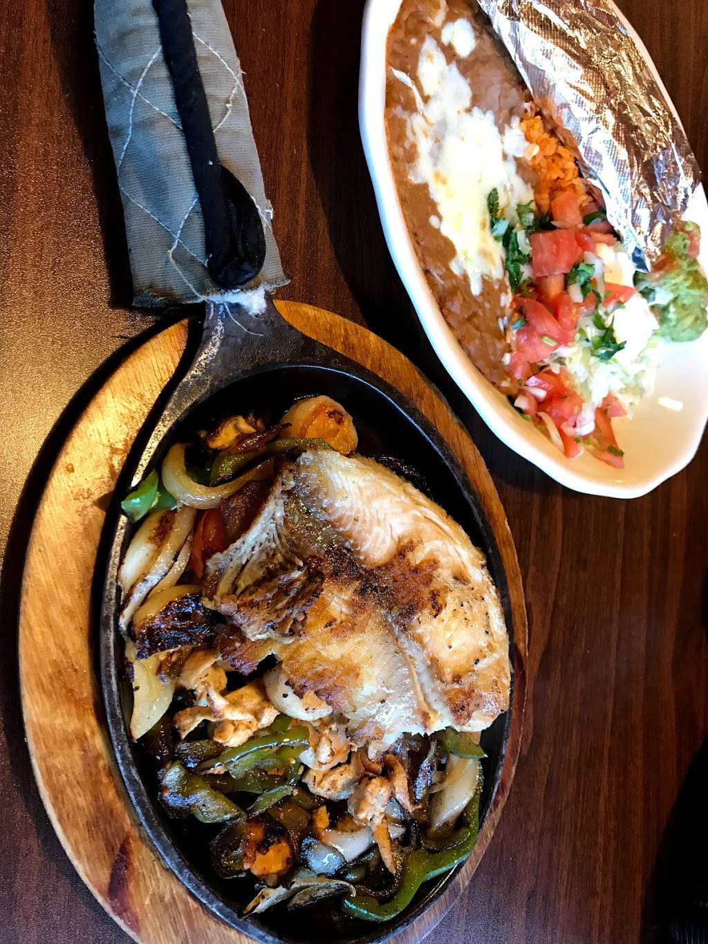 Casa Fiesta Mexican Restaurant | restaurant | 2806 Mt Pleasant St, Burlington, IA 52601, USA | 3197581111 OR +1 319-758-1111