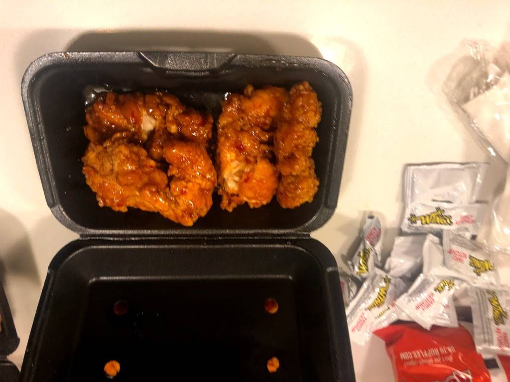 Wings Over Columbus | restaurant | 8944 Lyra Dr, Columbus, OH 43240, USA | 6144681903 OR +1 614-468-1903