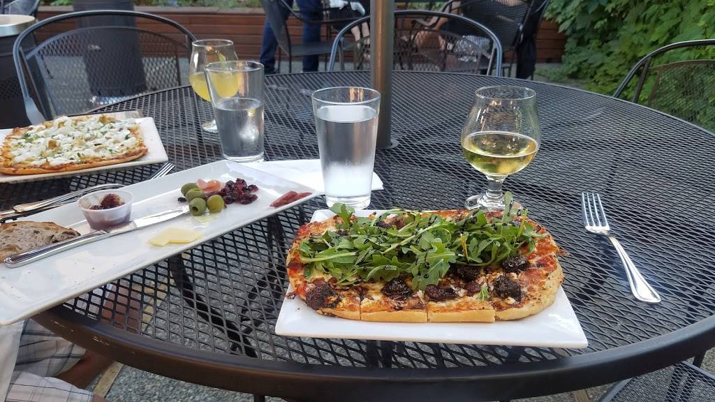 Airways Brewing - The Bistro & Beer Garden | restaurant | 320 W Harrison St, Kent, WA 98032, USA | 2532368632 OR +1 253-236-8632