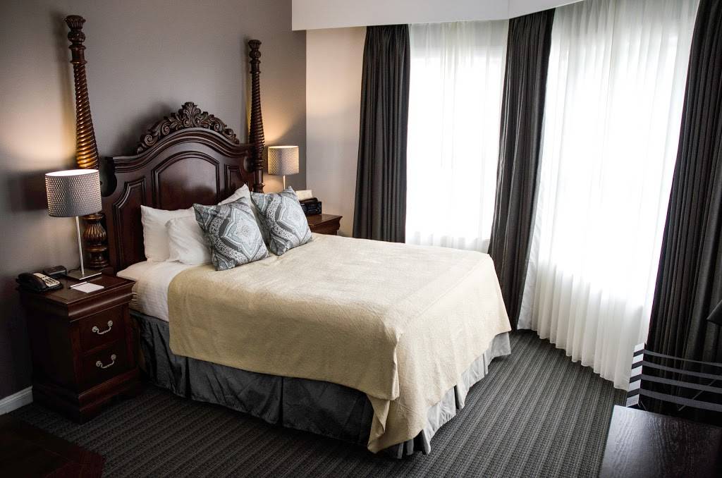 Coast Bar + Bistro | restaurant | 10 Water St, Brunswick, ME 04011, USA | 2073731824 OR +1 207-373-1824