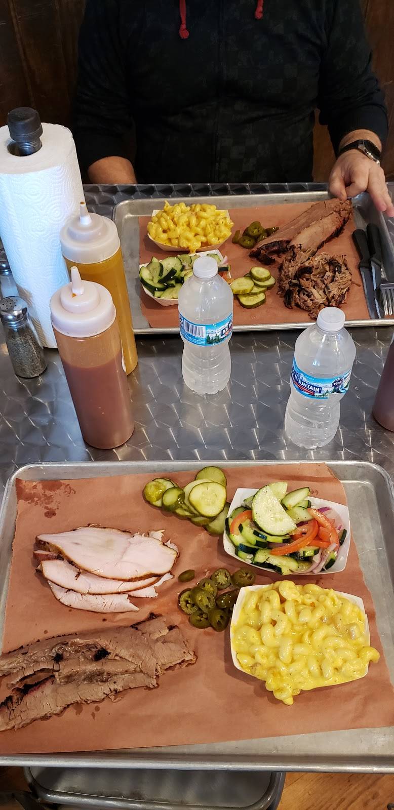 Steel City Smokehouse | restaurant | 9 American Village, Granite City, IL 62040, USA | 6185011755 OR +1 618-501-1755