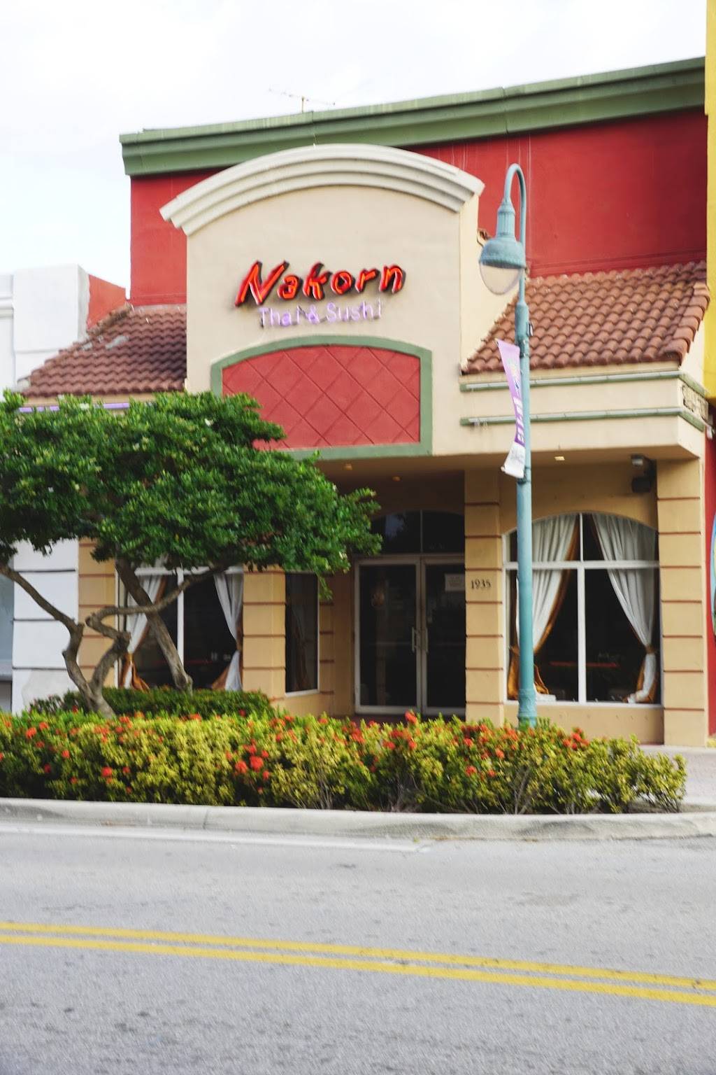 Nakorn Thai & Sushi | restaurant | 1935 Harrison St #5017, Hollywood, FL 33020, USA | 9549211200 OR +1 954-921-1200