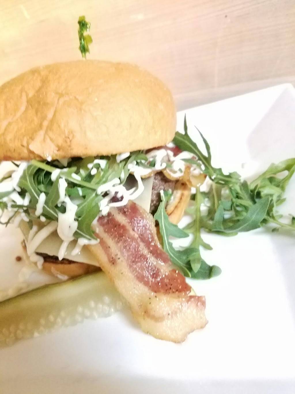 Bens POURHouse & Grille | restaurant | 39 E Main St, Avon, MA 02322, USA | 5085849200 OR +1 508-584-9200