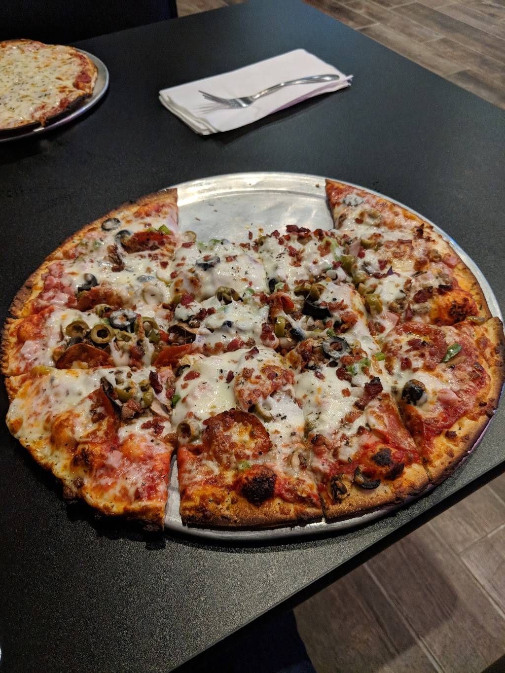 Crawfords Pizza & Pub | restaurant | 535 S Wood St, Maroa, IL 61756, USA | 2177942700 OR +1 217-794-2700