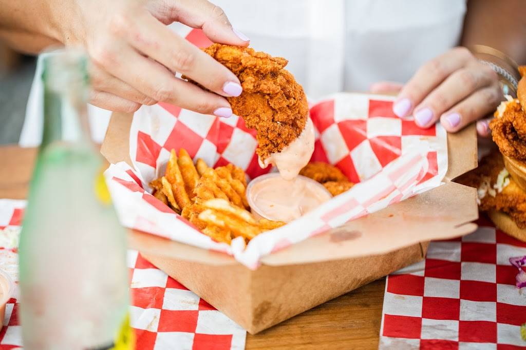 Micos Hot Chicken | restaurant | 1603 N Durham Dr, Houston, TX 77008, USA | 7134346133 OR +1 713-434-6133