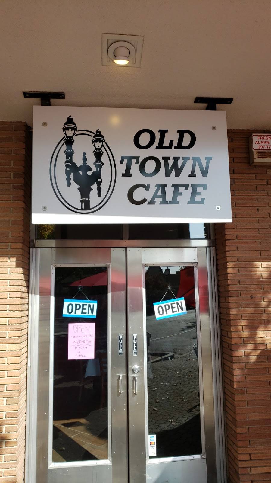 Old Town Cafe | restaurant | 361 Pollasky Ave, Clovis, CA 93612, USA | 5593260144 OR +1 559-326-0144