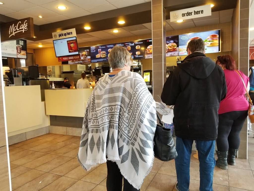 McDonalds | cafe | 347 Yonge St, Barrie, ON L4N 4C9, Canada | 7057390397 OR +1 705-739-0397