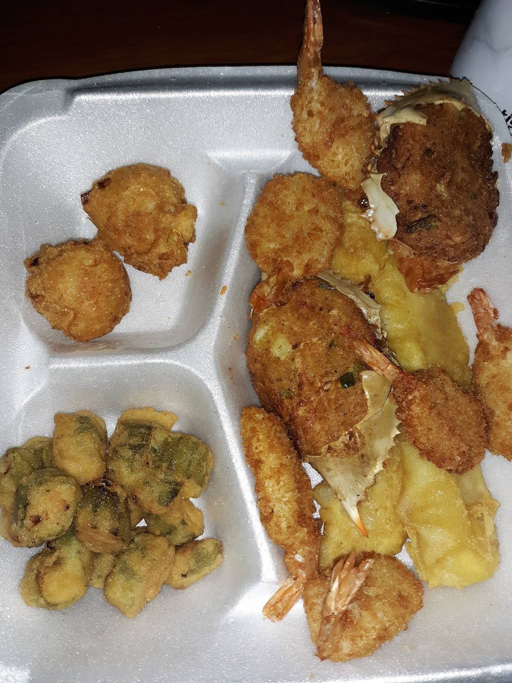 Captain Ds | restaurant | 265 W Broadway St, West Memphis, AR 72301, USA | 8707350525 OR +1 870-735-0525