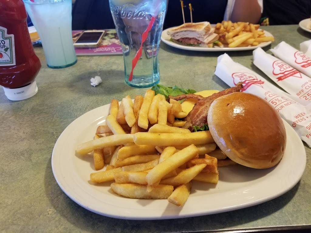 Friendlys | restaurant | 150 Jericho Turnpike, Syosset, NY 11791, USA | 5169210581 OR +1 516-921-0581