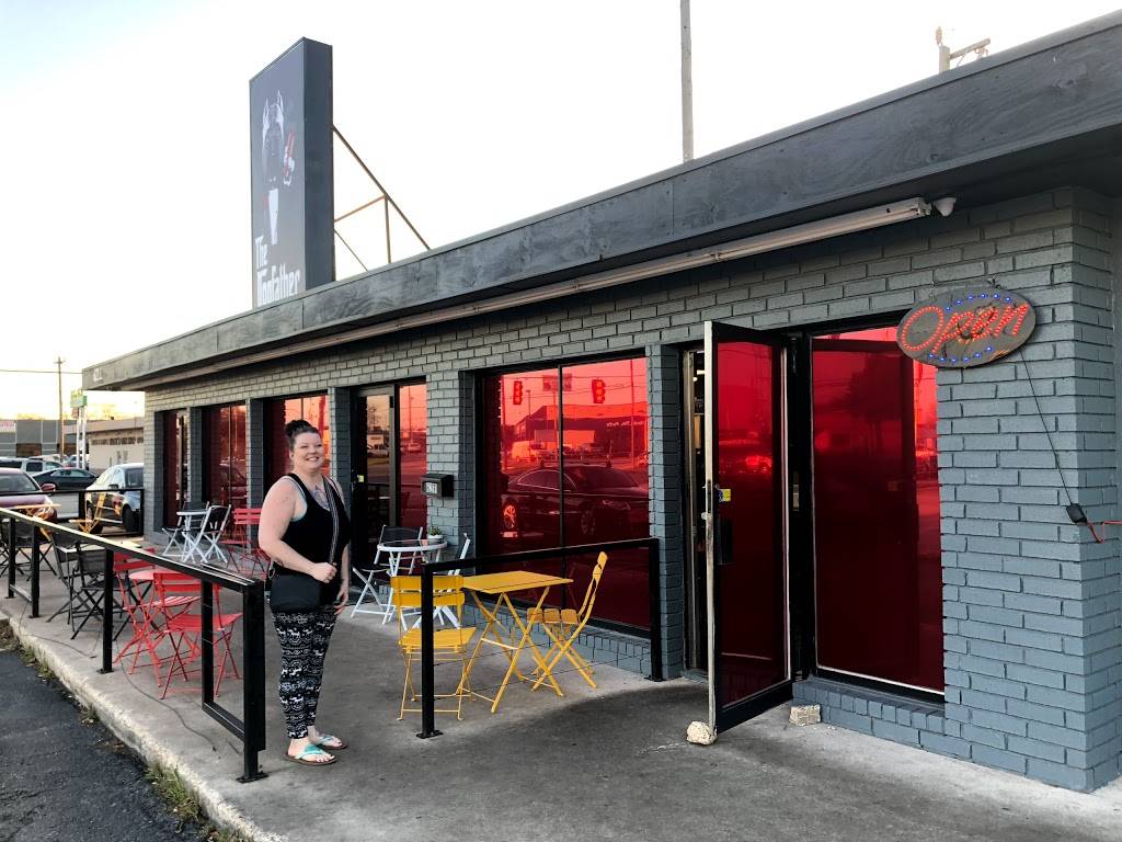 The Dogfather | restaurant | 6211 San Pedro Ave, San Antonio, TX 78216, USA | 2104814272 OR +1 210-481-4272