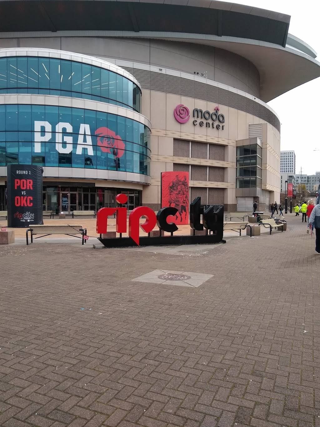 Dr. Jacks at the Rose Quarter | restaurant | 1 N Center Ct St, Portland, OR 97227, USA | 5037979947 OR +1 503-797-9947