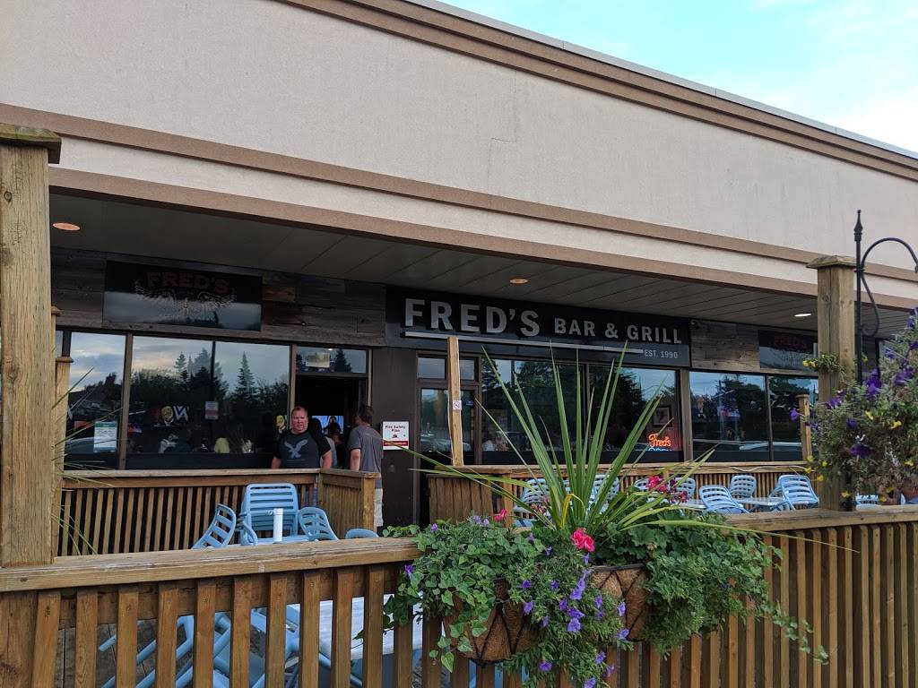 Freds Bar & Grill | restaurant | 636 Bloor St, Mississauga, ON L5A 1Z8, Canada | 9052790097 OR +1 905-279-0097