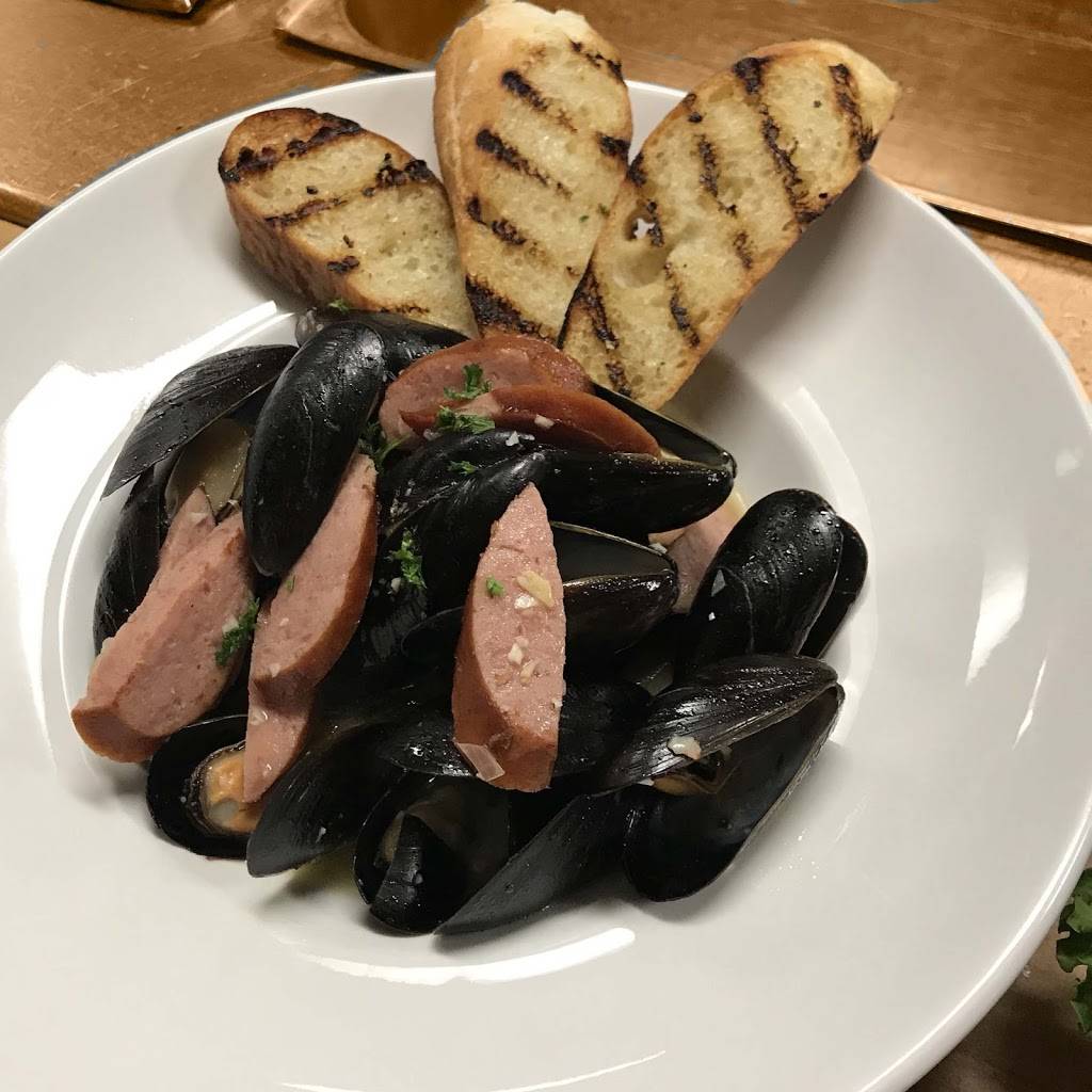 McKnights Kitchen & Tap | restaurant | 2201 Burns Ave, St Paul, MN 55119, USA | 6517312220 OR +1 651-731-2220