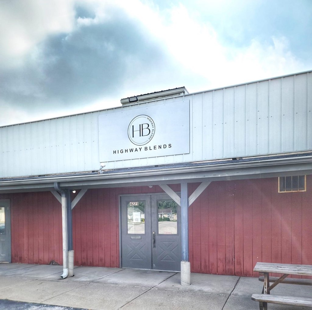 Highway Blends | restaurant | 4225 E Station Rd, Roanoke, IN 46783, USA | 2602242807 OR +1 260-224-2807