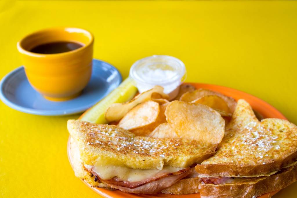 Village Cafe | cafe | 7918 WI-42, Egg Harbor, WI 54209, USA | 9208683342 OR +1 920-868-3342