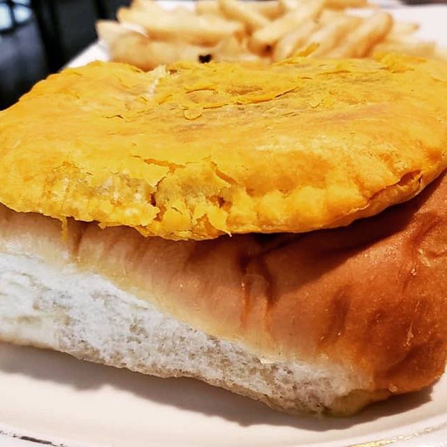 Get It Inn Island Cuisine | restaurant | 5205, 1401 E Clement St, Baltimore, MD 21230, USA | 4106468364 OR +1 410-646-8364