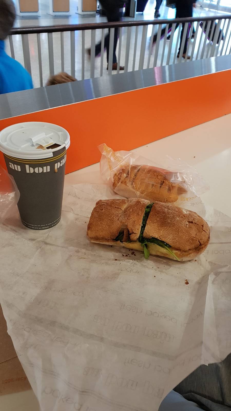 Au Bon Pain | cafe | LaGuardia Airport, East Elmhurst, NY 11371, USA | 7183340480 OR +1 718-334-0480