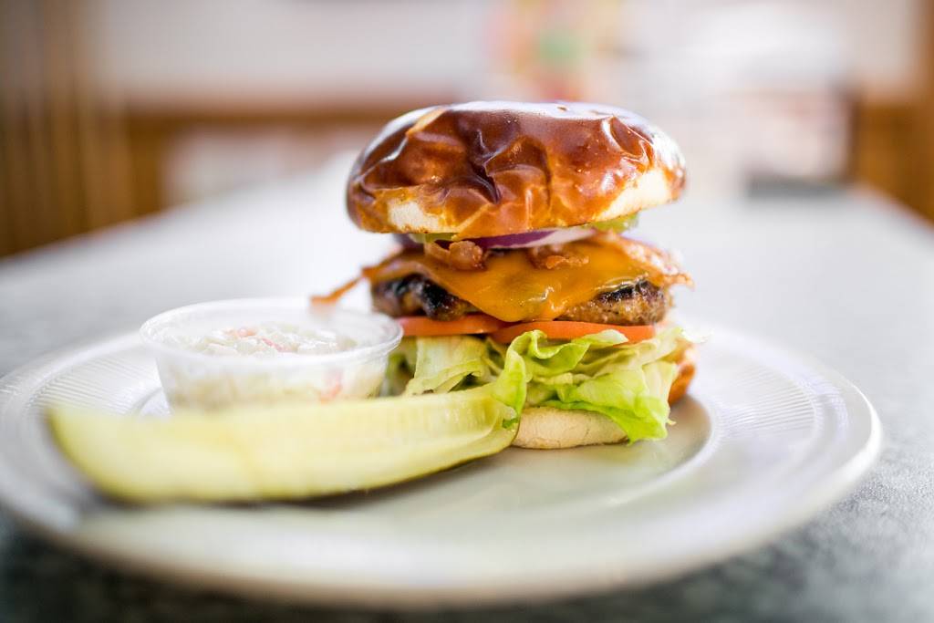 Knutes Bar & Grill | restaurant | 206 E Beloit St, Orfordville, WI 53576, USA | 6088792011 OR +1 608-879-2011