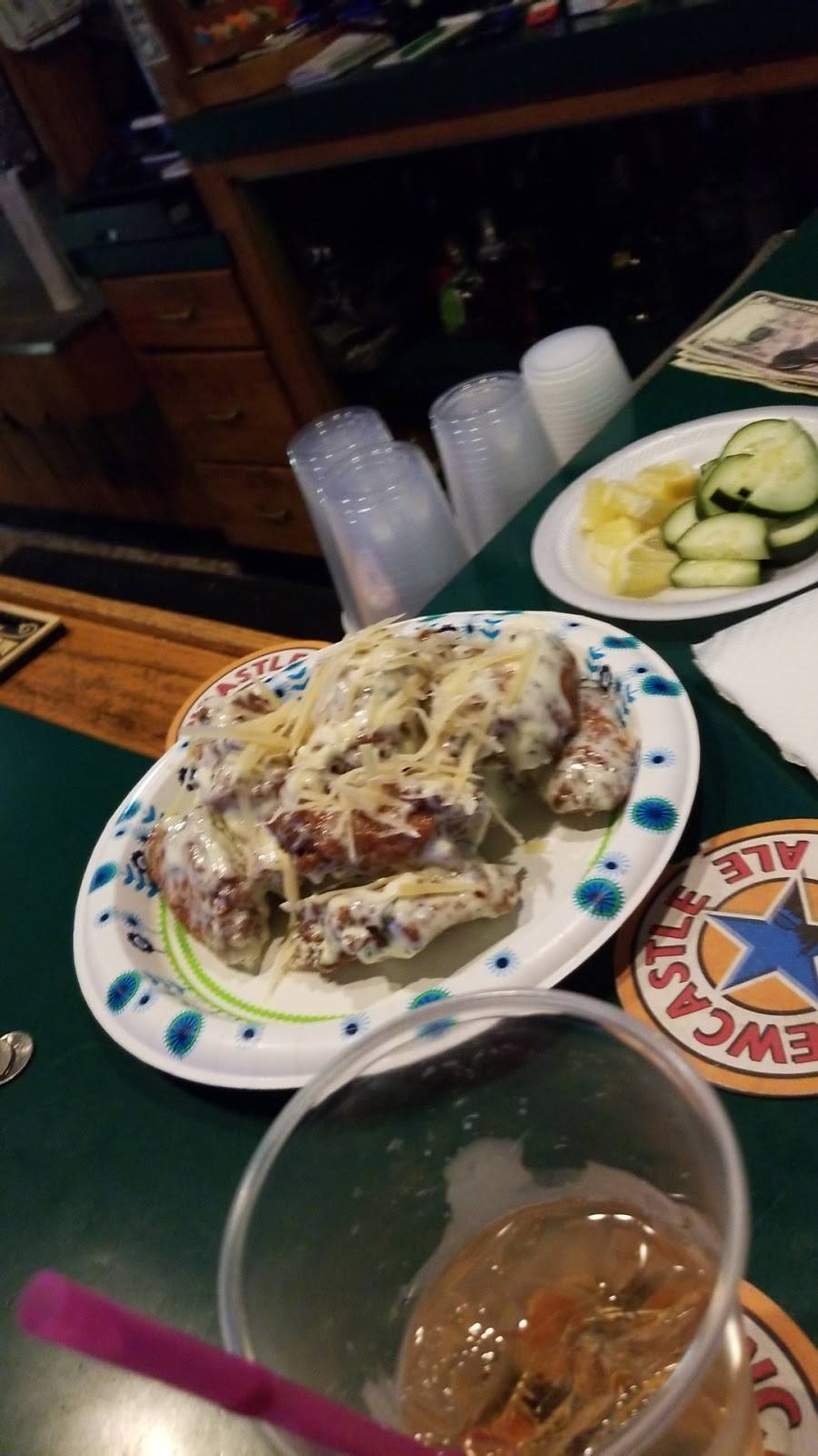 M & R Station | restaurant | 818 S 3rd Ave, Wausau, WI 54401, USA | 7152985995 OR +1 715-298-5995