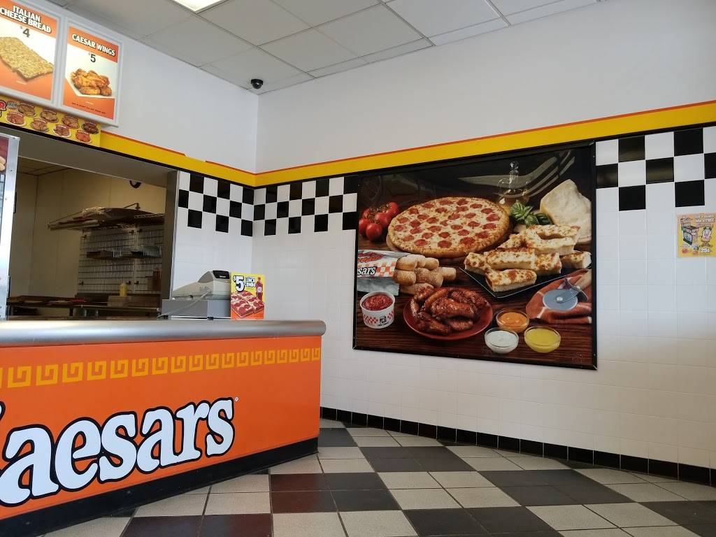 Little Caesars Pizza | meal takeaway | 431 Lafayette Center, Manchester, MO 63011, USA | 6365272439 OR +1 636-527-2439