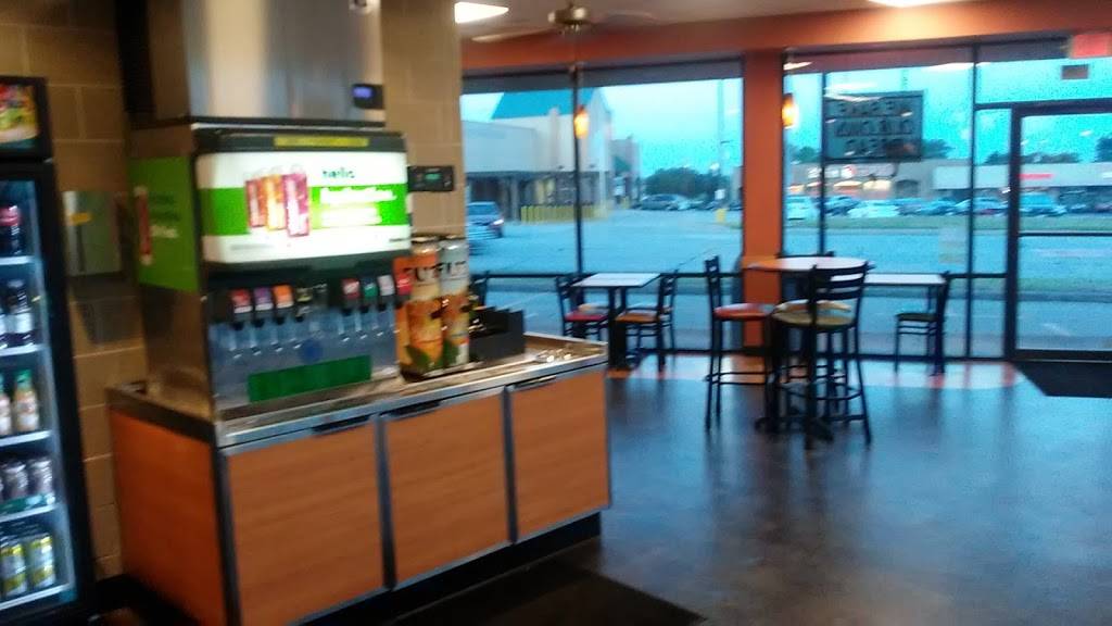 Subway Restaurants | restaurant | 1101 N Carrier Pkwy #200, Grand Prairie, TX 75050, USA | 9722621313 OR +1 972-262-1313