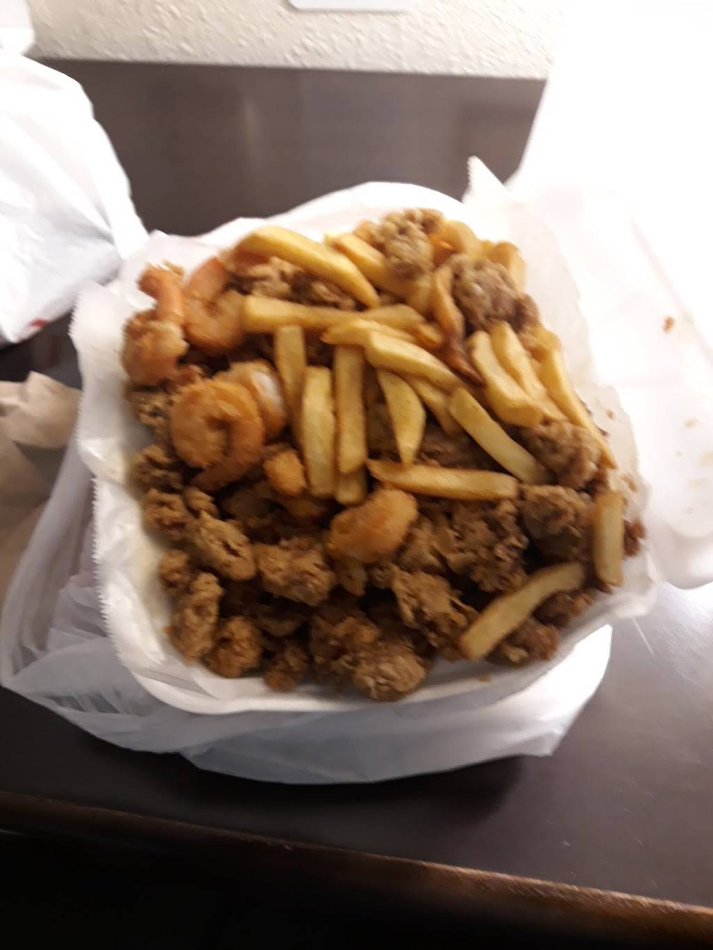 Hook Fish And Chicken | restaurant | 604 1st Ave SE, Moultrie, GA 31768, USA | 2296680665 OR +1 229-668-0665