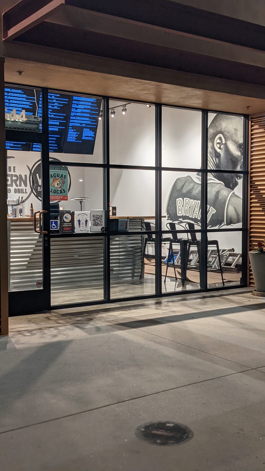 The Vern Bar and Grill | restaurant | 2550 alameda street #2544-2546, Vernon, CA 90058, USA | 3233257222 OR +1 323-325-7222