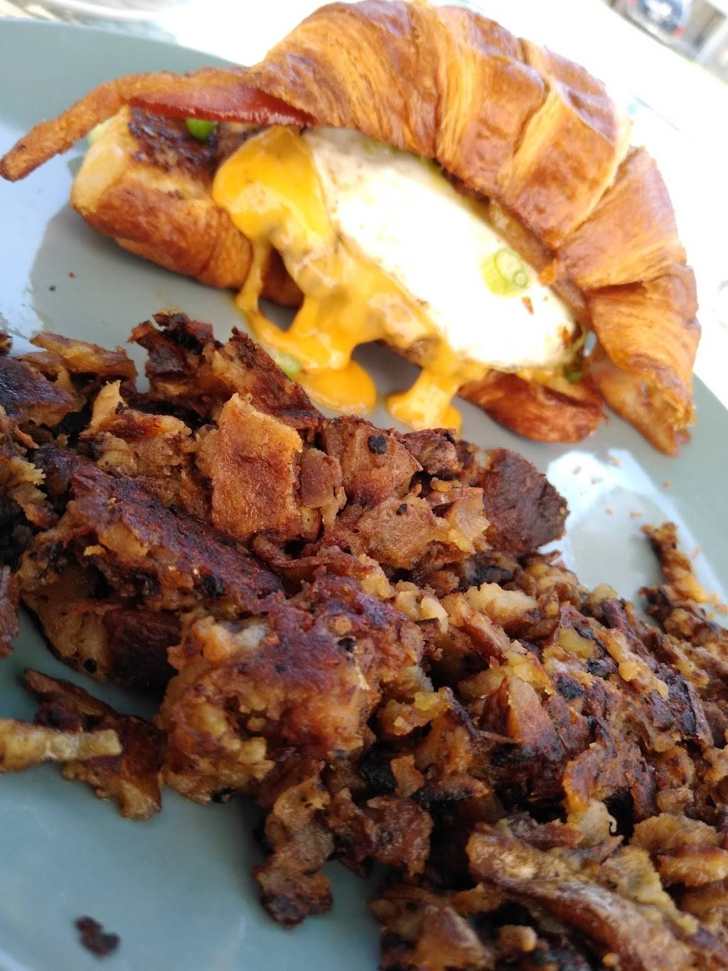 Christophers Cafe & Catering | restaurant | 4807, 2 Lewis St, Lynn, MA 01902, USA | 7815962200 OR +1 781-596-2200