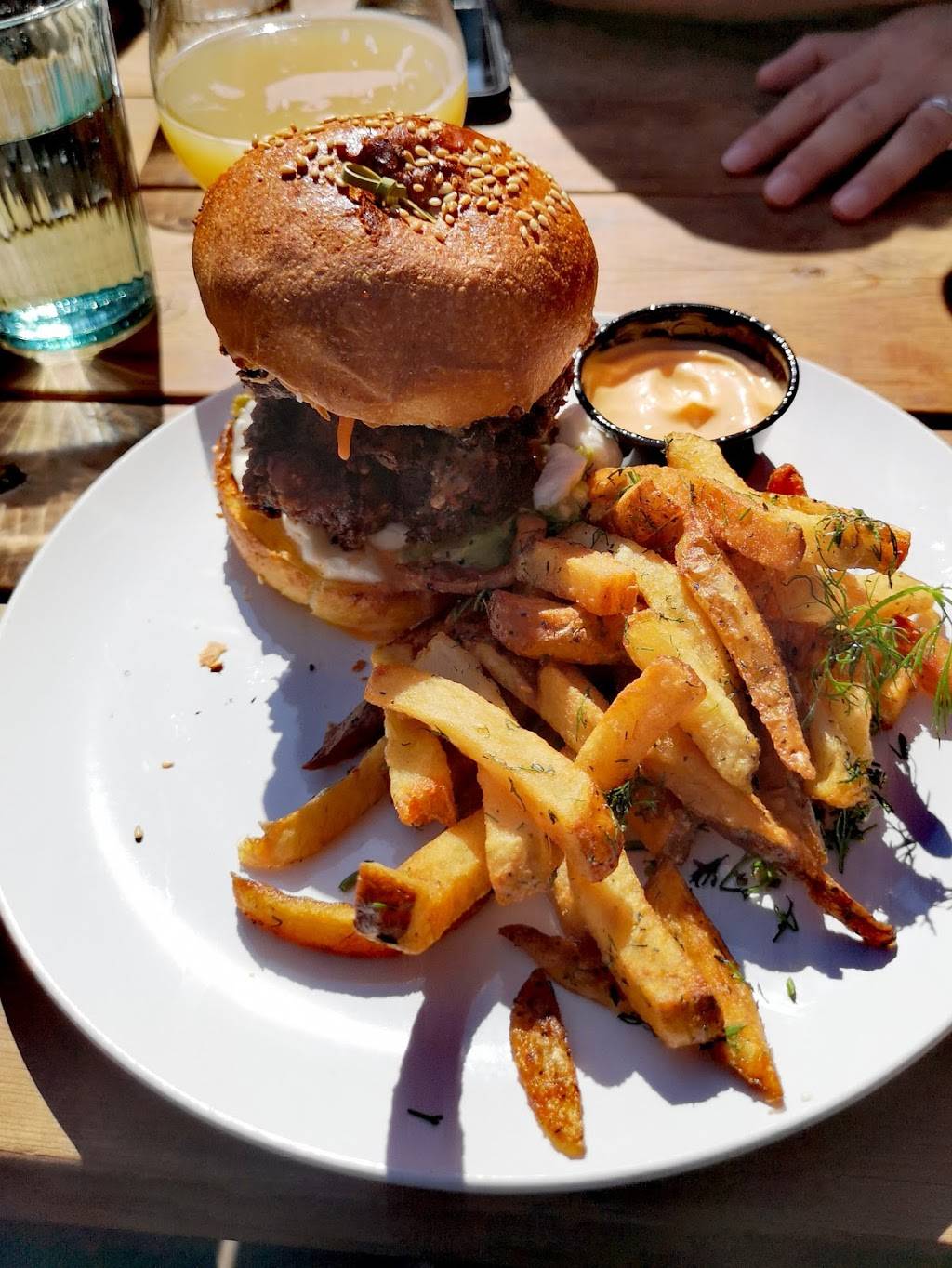 Leclandestin Restaurant | restaurant | 45 Rue Laval, Gatineau, QC J8X 3G8, Canada | 8199219727 OR +1 819-921-9727