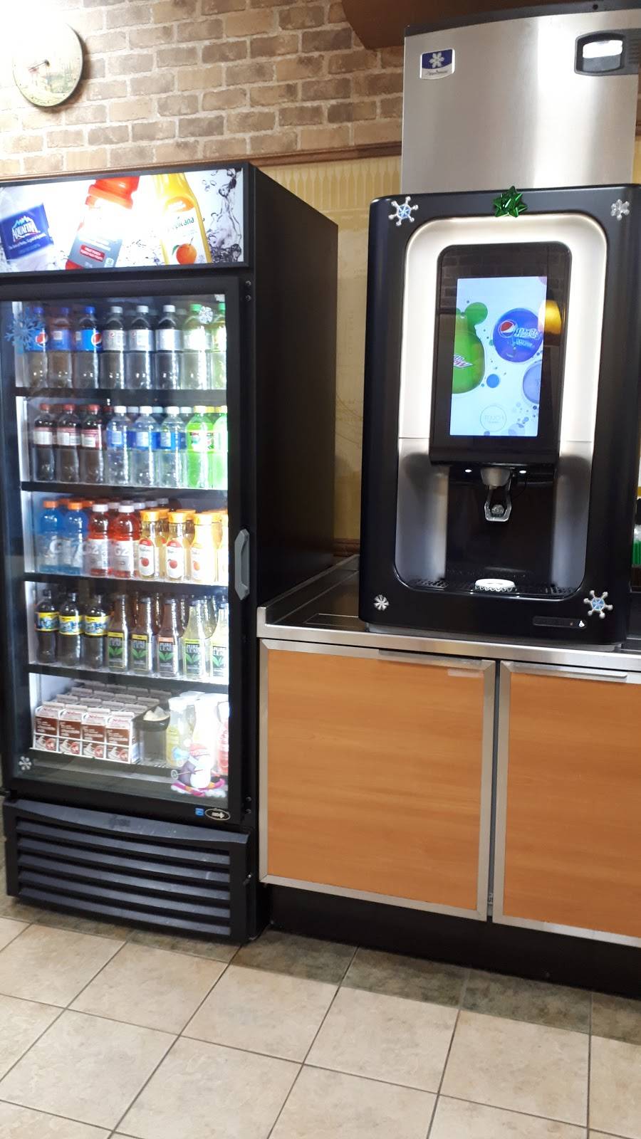 Subway | meal takeaway | 239 St Catherines St The Village Square, Smithville, ON L0R 2A0, Canada | 9059578693 OR +1 905-957-8693