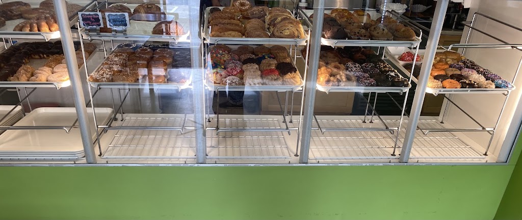 Donut Queen | bakery | 1431 W Arrow Hwy, San Dimas, CA 91773, USA | 9095923010 OR +1 909-592-3010