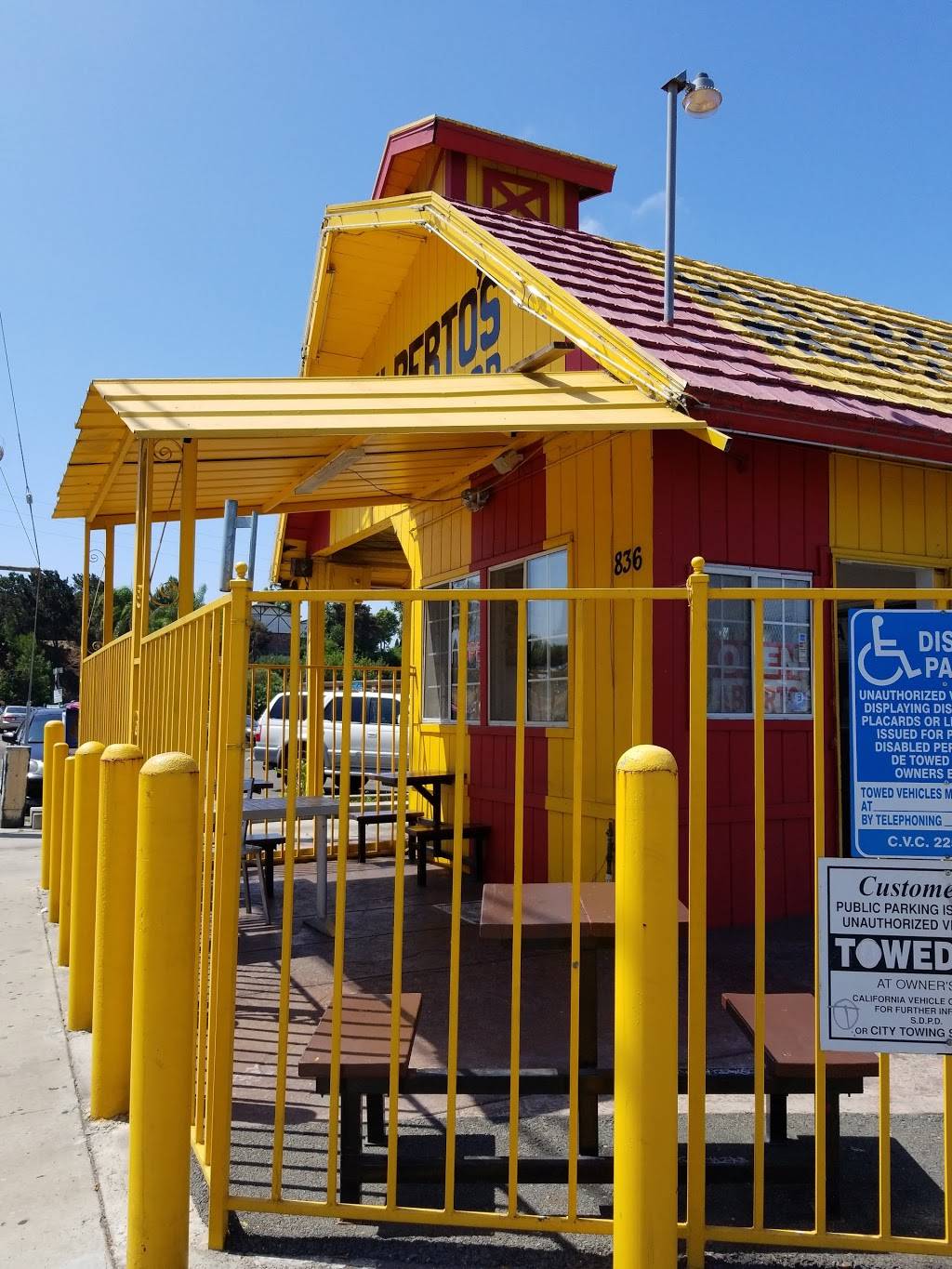 Hilbertos Mexican Food | restaurant | 836 Euclid Ave, National City, CA 91950, USA | 6194753308 OR +1 619-475-3308