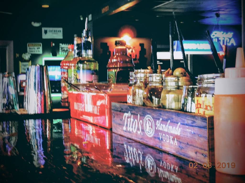 SIDETRACKS MUSIC HALL | restaurant | 415 E Church St NW #12-13, Huntsville, AL 35801, USA | 2568581390 OR +1 256-858-1390