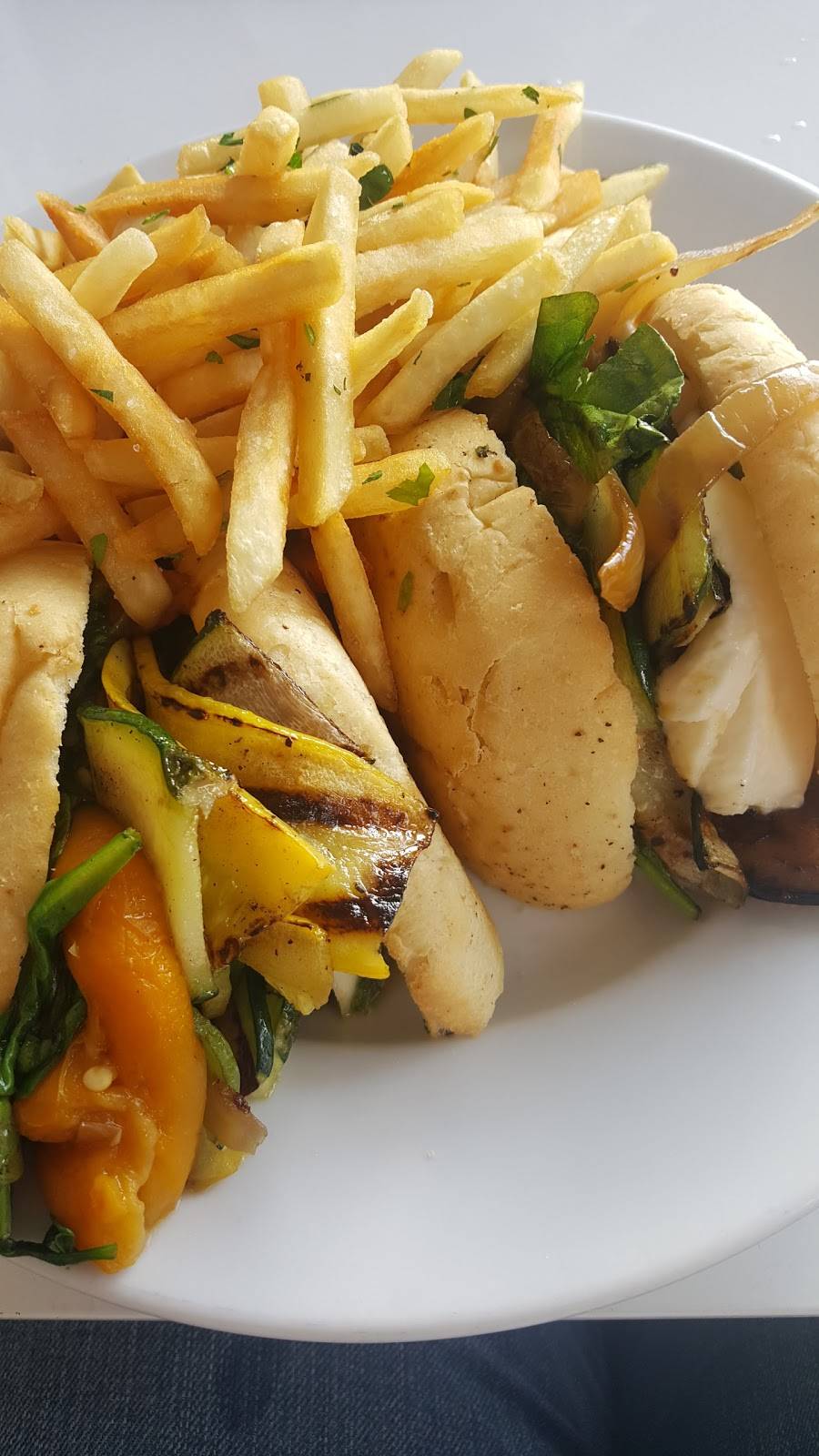 The Kitchen | restaurant | 4348 Fountain Ave, Los Angeles, CA 90029, USA | 3236643663 OR +1 323-664-3663