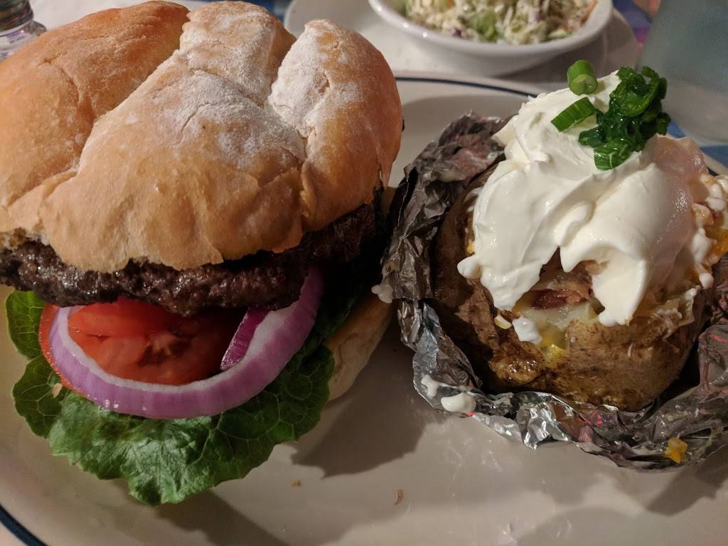 Hats And Boots | restaurant | 211 E Yosemite Ave, Manteca, CA 95336, USA | 2092396550 OR +1 209-239-6550